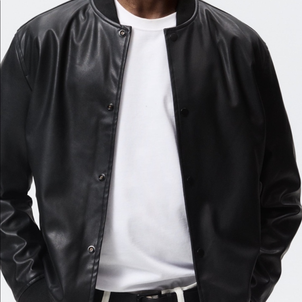 ZARA FAUX LEATHER BOMBER JACKET Long sleeve jacket with a ribbed collar. - Picture 3 of 10
